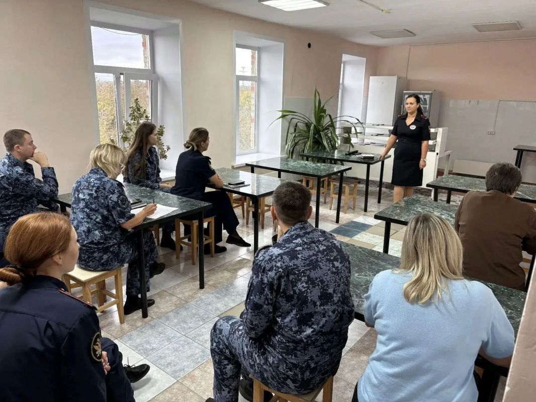 В Юрге сотрудники Госавтоинспекции провели беседу с сотрудниками исправительной колонии №50