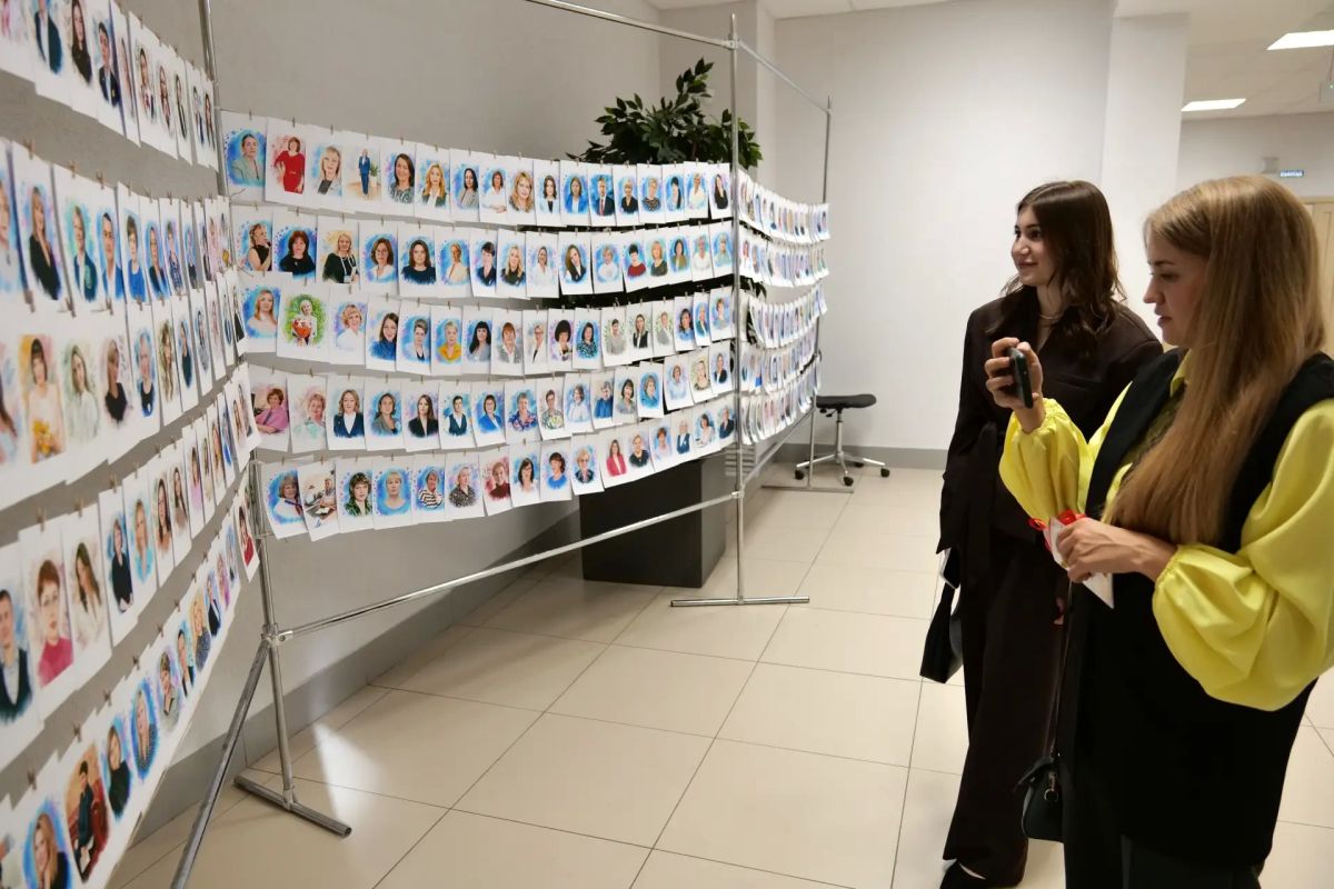 Сегодня в Кемерове провели праздник, посвящённый Дню учителя Сегодня в Кемерове провели праздник, посвящённый Дню учителя