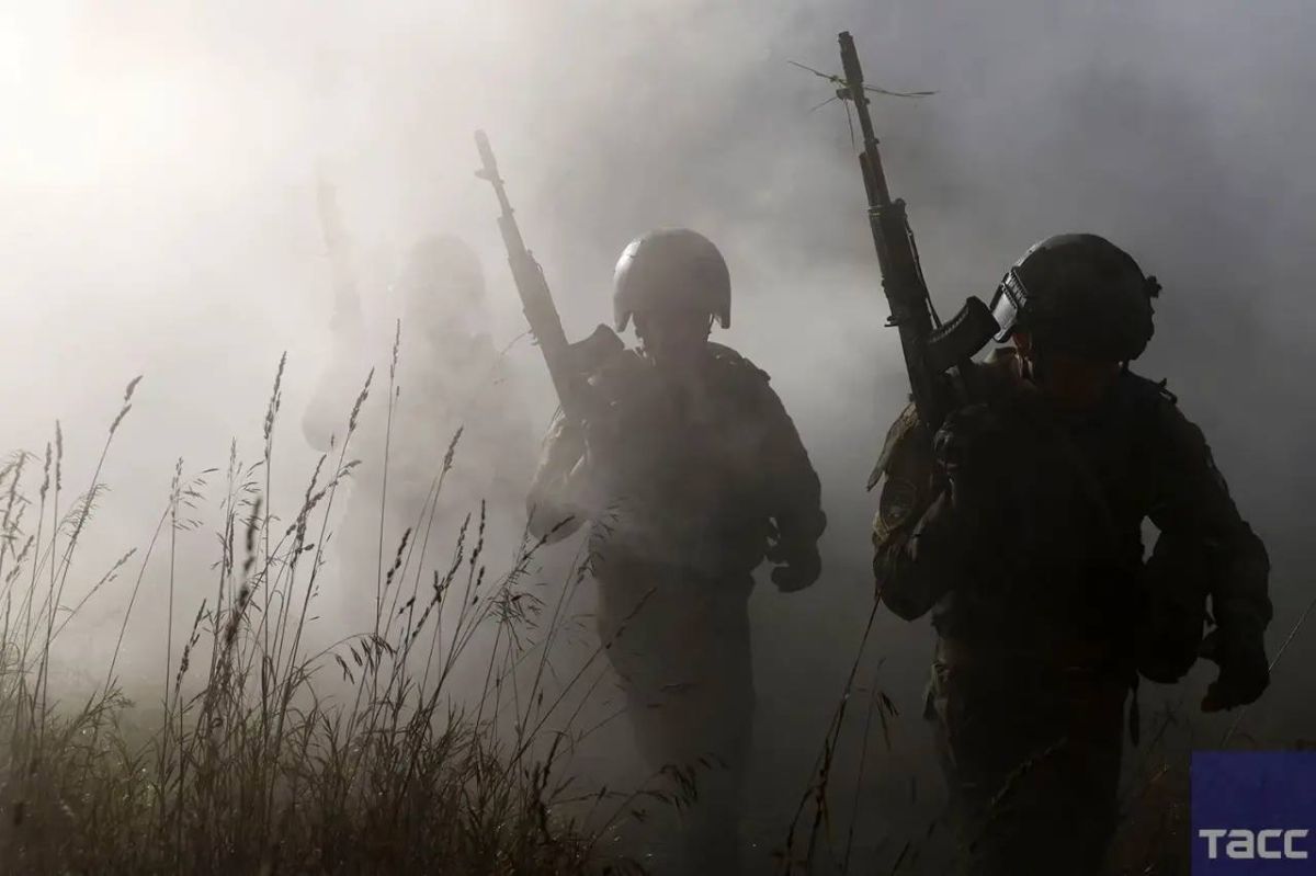 Военнослужащие спецподразделений Сибирского округа Росгвардии прошли испытания на право ношения крапового берета Военнослужащие спецподразделений Сибирского округа Росгвардии прошли испытания на право ношения крапового берета