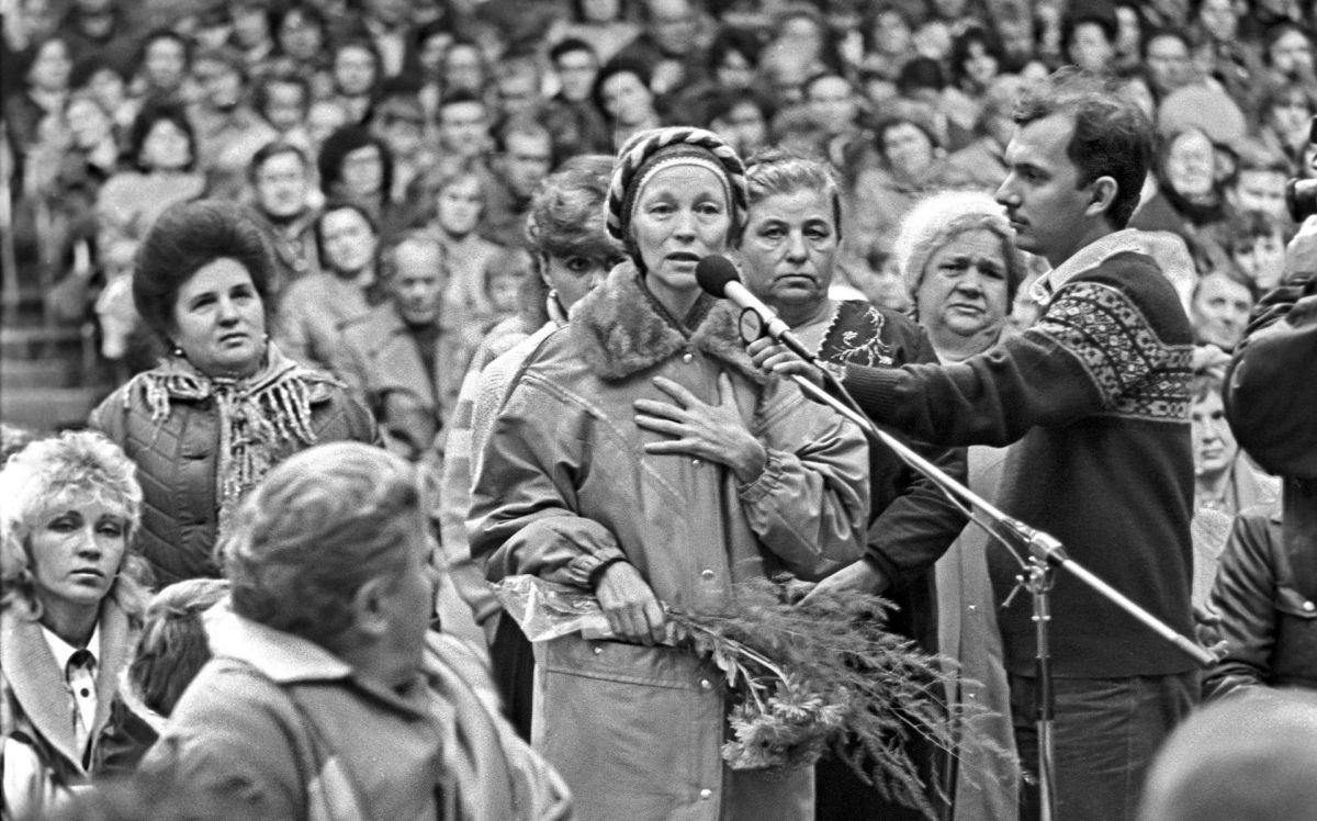 Уникальные фотографии врача-психотерапевта Анатолия Кашпировского во время его приезда в Кузбасс Уникальные фотографии врача-психотерапевта Анатолия Кашпировского во время его приезда в Кузбасс