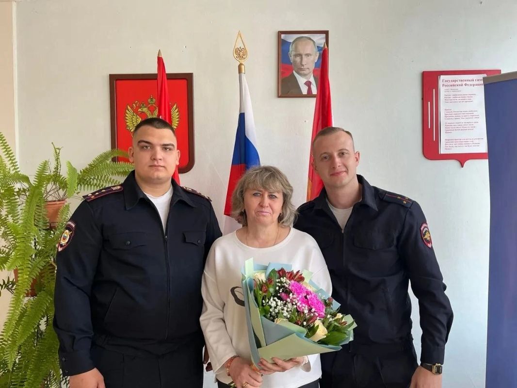 Полицейские во всех регионах России присоединились к акции #МойНаставник Полицейские во всех регионах России присоединились к акции #МойНаставник