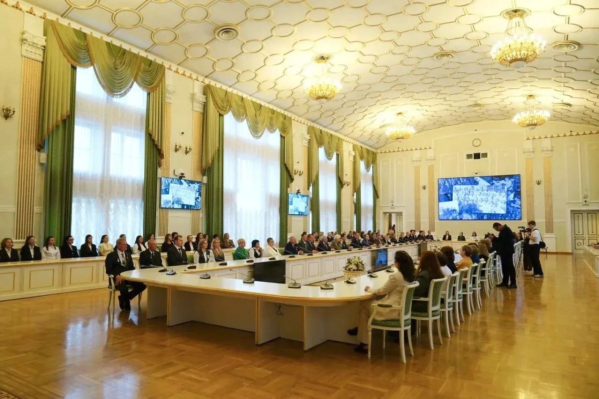 Илья Середюк: Поздравил с профессиональным праздником наших кузбасских учителей Илья Середюк: Поздравил с профессиональным праздником наших кузбасских учителей