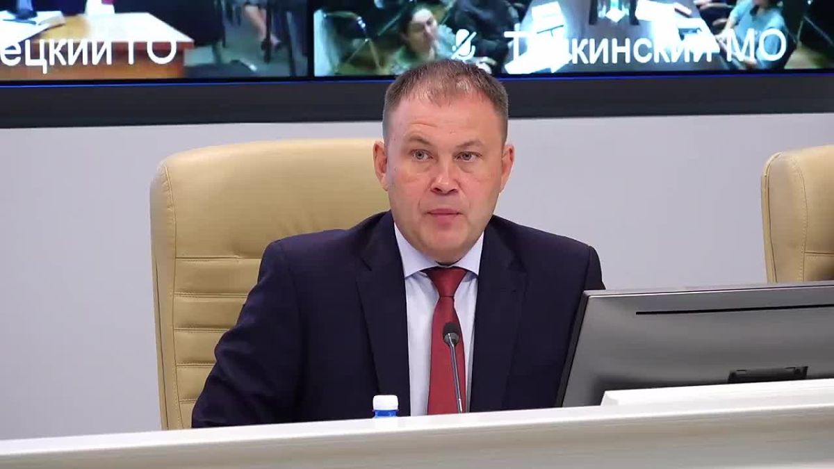 Губернатор Илья Середюк на аппаратном совещании поручил главам городов оперативно реагировать на отключения коммунальных ресурсов