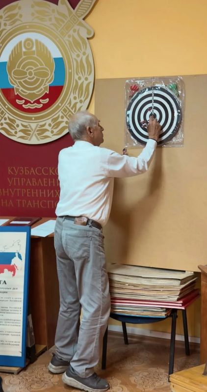 Ветераны Кузбасского ЛУ МВД России приняли участие в турнире по дартсу Ветераны Кузбасского ЛУ МВД России приняли участие в турнире по дартсу