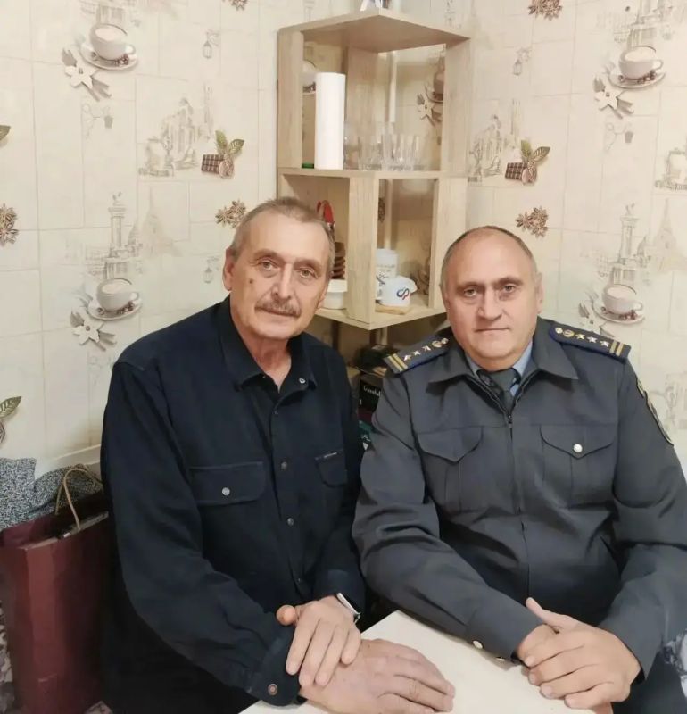 В Международный день пожилого человека сотрудники Управления гостехнадзора Кузбасса навестили ветеранов ведомства