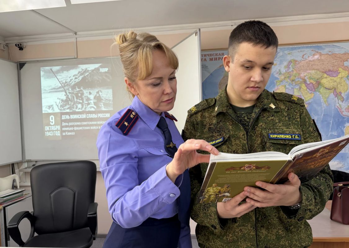 Сотрудники следственного управления провели урок истории в профильном кадетском классе Сотрудники следственного управления провели урок истории в профильном кадетском классе