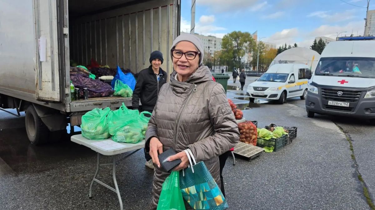 Сегодня на площади общественных мероприятий Центрального района прошла Всероссийская ярмарка, посвящённая Дню работников сельского хозяйства и перерабатывающей промышленности Сегодня на площади общественных мероприятий Центрального района прошла Всероссийская ярмарка, посвящённая Дню работников сельского хозяйства и перерабатывающей промышленности
