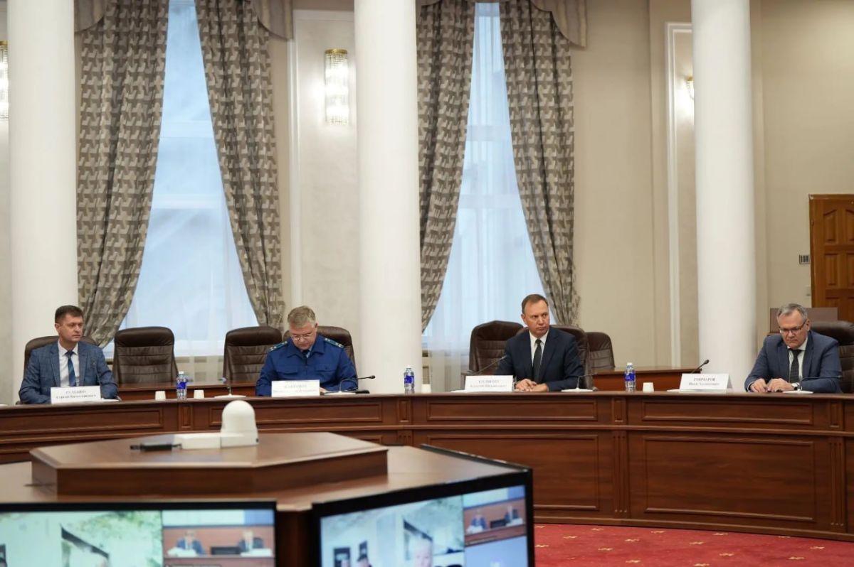 Подготовка Сибири к зиме — на личном контроле Полномочного президента России в Сибирском федеральном округе Анатолия Серышева