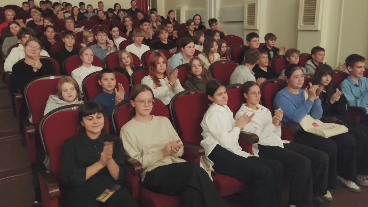 Прокопьевский драматический театр продолжает гастролировать по Кузбассу Прокопьевский драматический театр продолжает гастролировать по Кузбассу