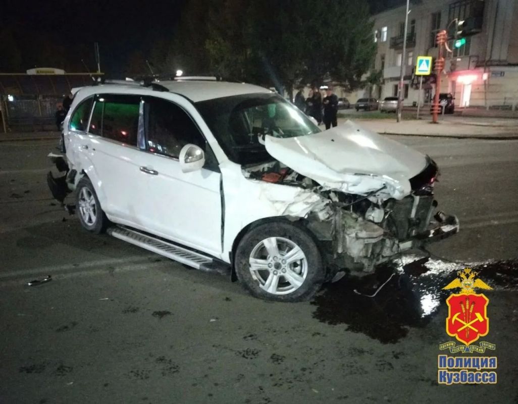 Автомобиль скорой помощи перевернулся после столкновения с легковушкой в Кузбассе — четыре человека пострадали Автомобиль скорой помощи перевернулся после столкновения с легковушкой в Кузбассе — четыре человека пострадали