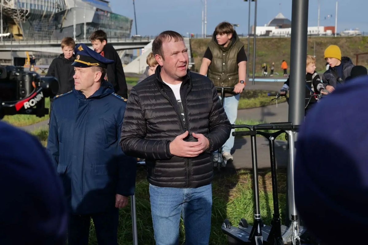 Дмитрий Анисимов: Сегодня собрались в парке Александра Невского, где расположен крупнейший памп-трек в Сибири, и сделали необычный подарок нашим кемеровским кадетам Дмитрий Анисимов: Сегодня собрались в парке Александра Невского, где расположен крупнейший памп-трек в Сибири, и сделали необычный подарок нашим кемеровским кадетам