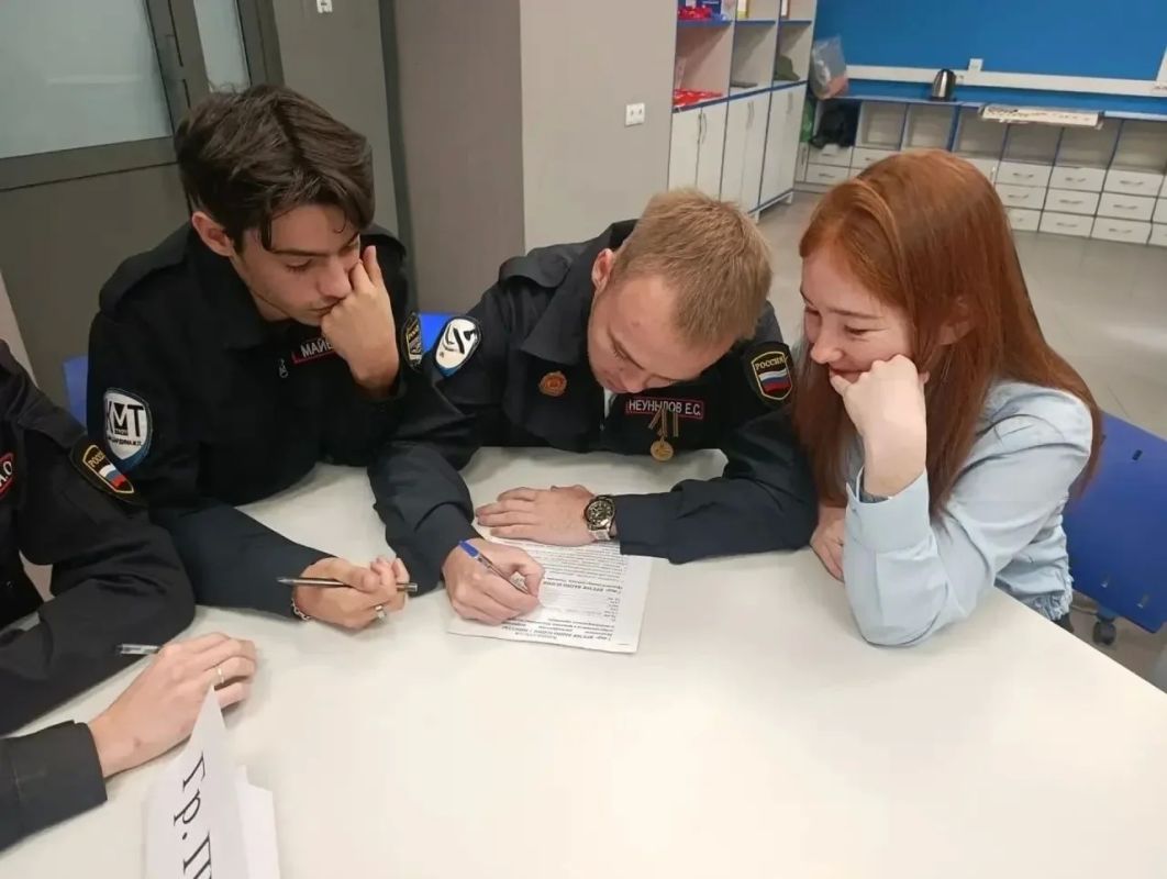 Транспортная полиция Новокузнецка провела для студентов техникума интеллектуальную игру «Знатоки права» Транспортная полиция Новокузнецка провела для студентов техникума интеллектуальную игру «Знатоки права»