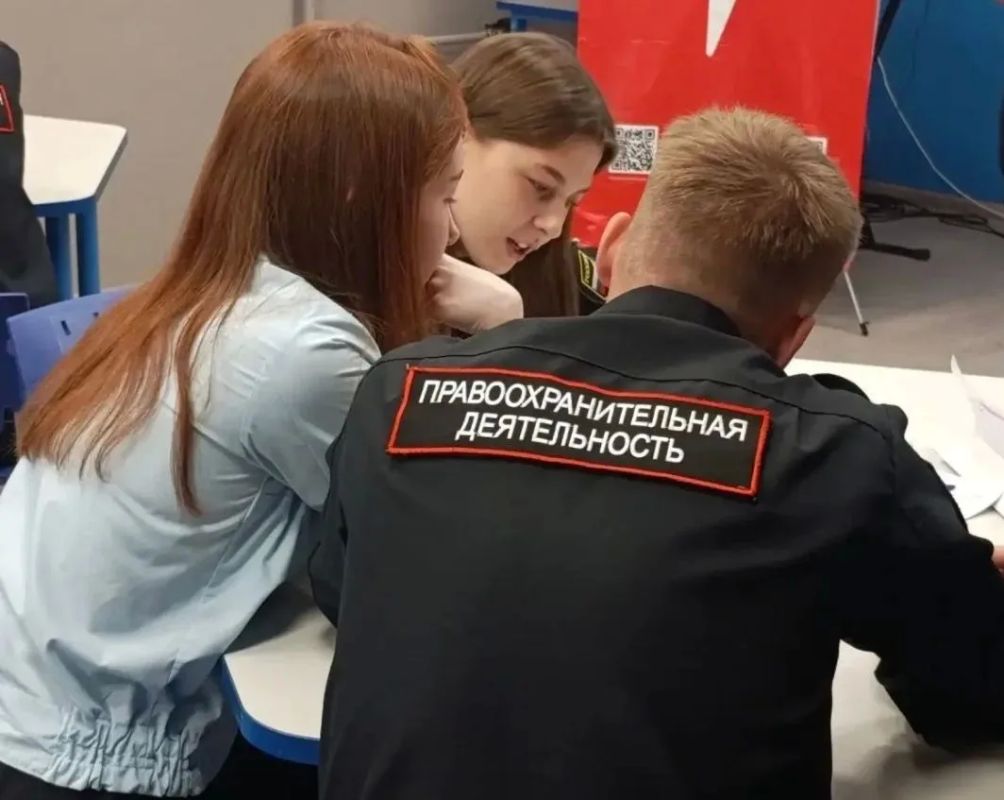 Транспортная полиция Новокузнецка провела для студентов техникума интеллектуальную игру «Знатоки права» Транспортная полиция Новокузнецка провела для студентов техникума интеллектуальную игру «Знатоки права»