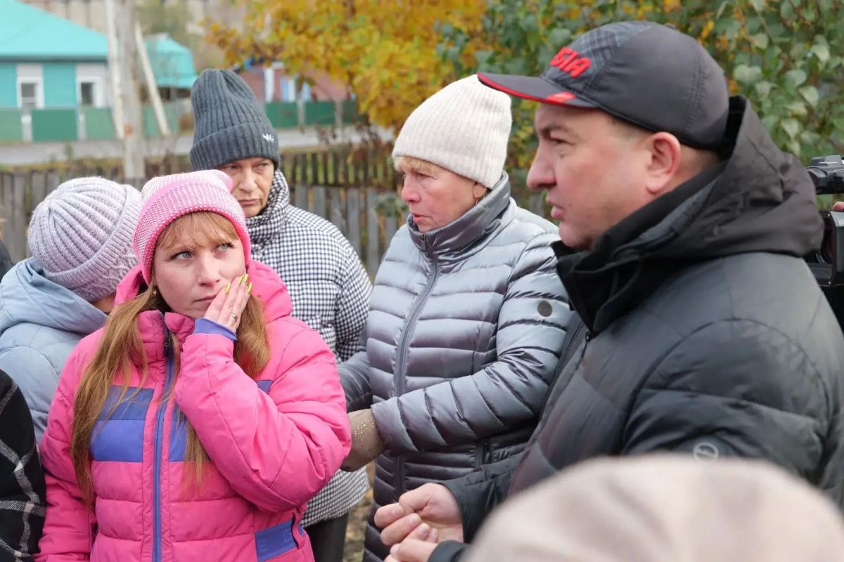 В завокзальной части Заводского района идёт прочистка засыпанного кювета – часть жителей отмечает, что вода из подполий уходит В завокзальной части Заводского района идёт прочистка засыпанного кювета – часть жителей отмечает, что вода из подполий уходит