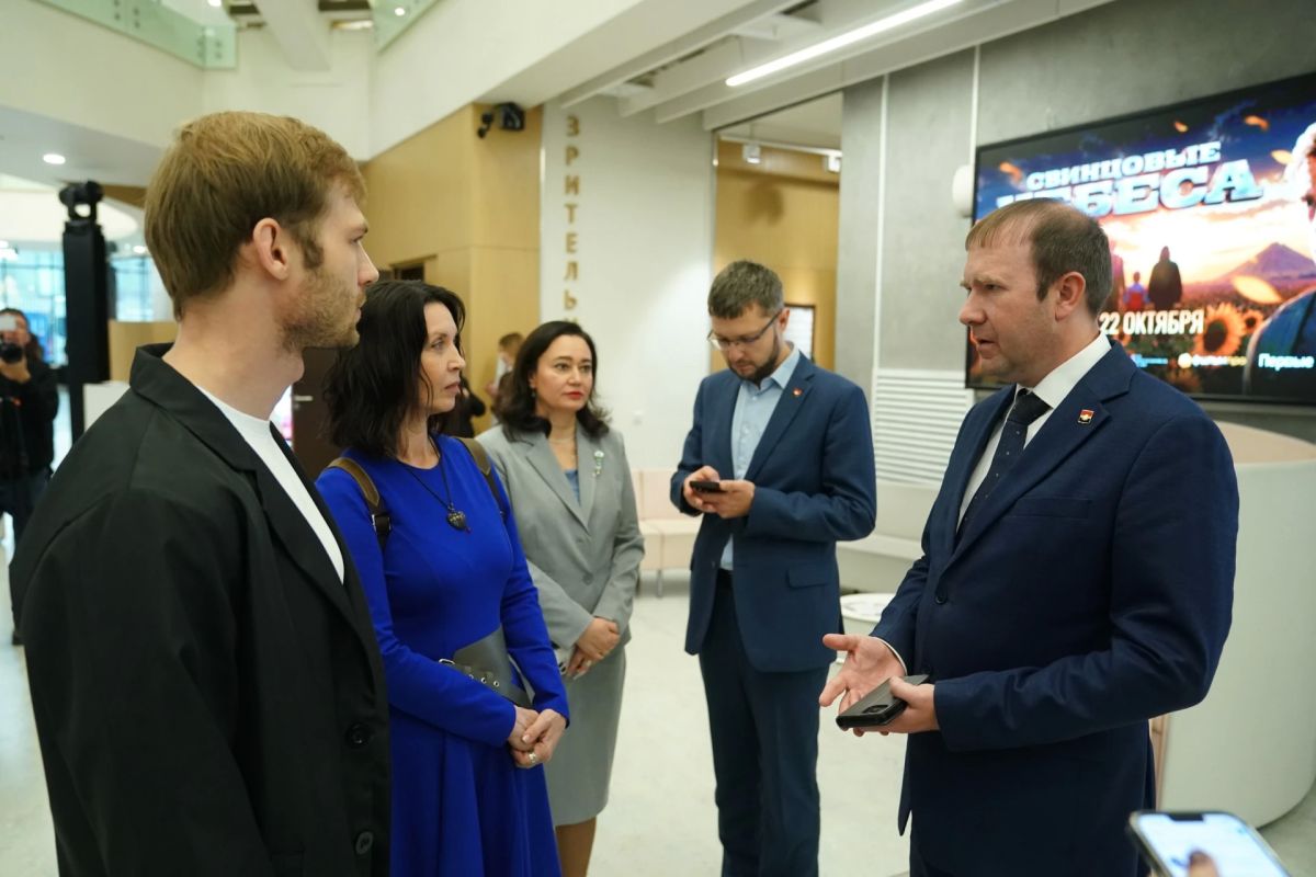 В Кемерове прошёл предпремьерный показ военной драмы «Свинцовые небеса», где в главной роли сыграл наш земляк Григорий Некрасов В Кемерове прошёл предпремьерный показ военной драмы «Свинцовые небеса», где в главной роли сыграл наш земляк Григорий Некрасов