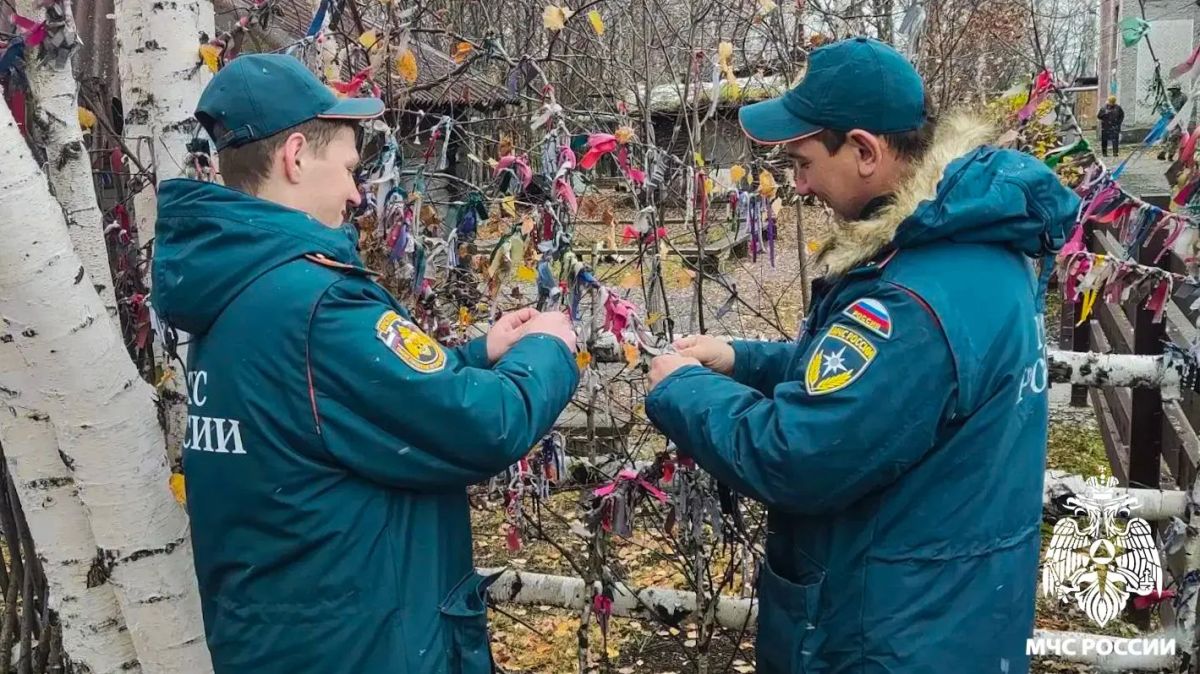 Кузбасские спасатели познакомились с традициями телеутов и освоили стрельбу из лука Кузбасские спасатели познакомились с традициями телеутов и освоили стрельбу из лука
