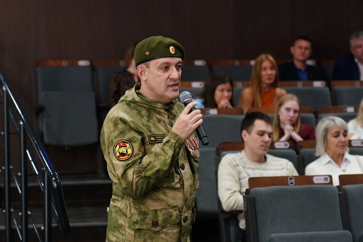 В Кемерове прошёл предпремьерный показ военной драмы «Свинцовые небеса», где в главной роли сыграл наш земляк Григорий Некрасов В Кемерове прошёл предпремьерный показ военной драмы «Свинцовые небеса», где в главной роли сыграл наш земляк Григорий Некрасов