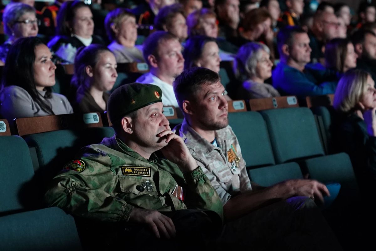В Кемерове прошёл предпремьерный показ военной драмы «Свинцовые небеса», где в главной роли сыграл наш земляк Григорий Некрасов В Кемерове прошёл предпремьерный показ военной драмы «Свинцовые небеса», где в главной роли сыграл наш земляк Григорий Некрасов