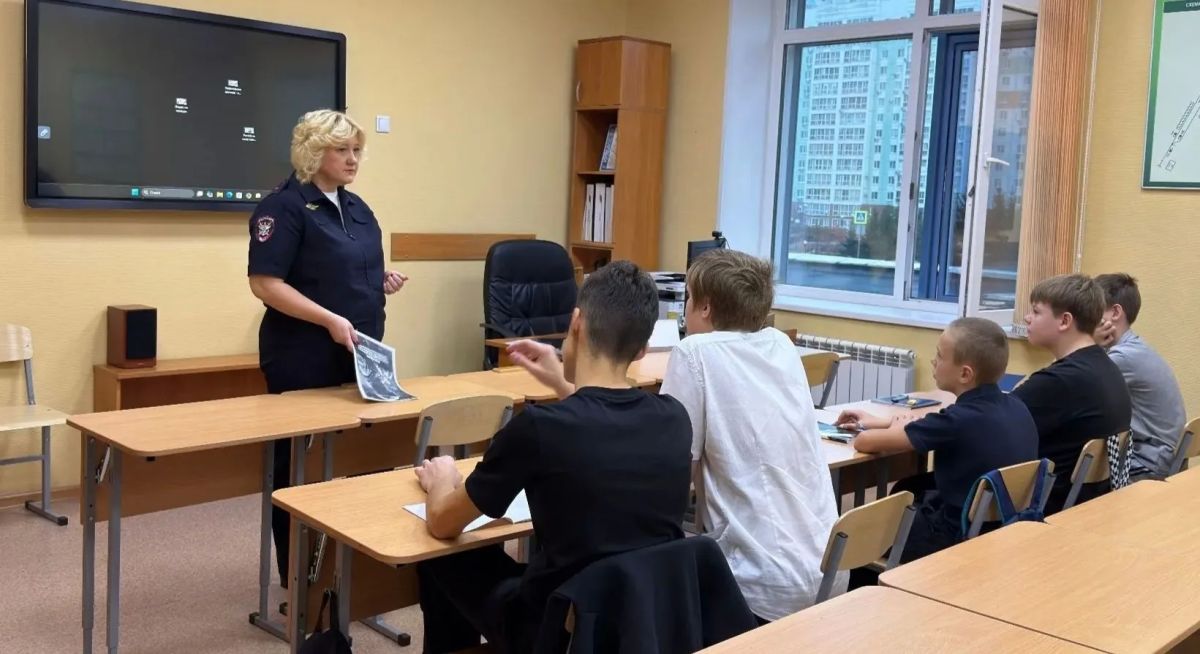 В Кузбассе транспортная полиция провела лекции о безопасности в сети для школьников