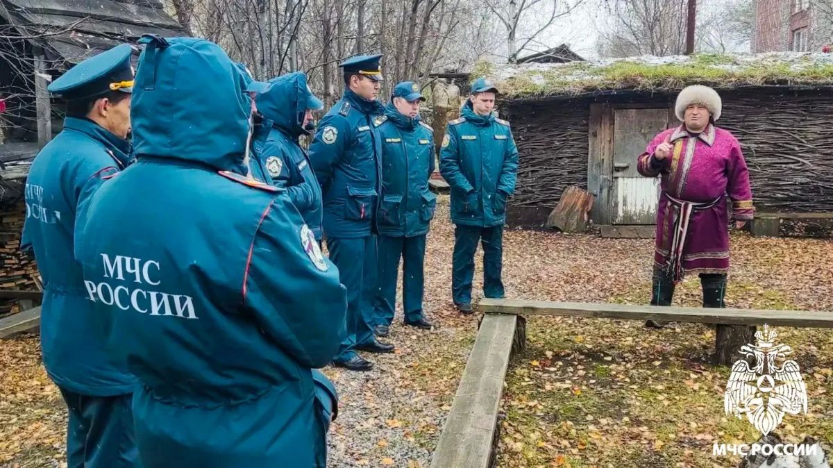 Кузбасские спасатели познакомились с традициями телеутов и освоили стрельбу из лука Кузбасские спасатели познакомились с традициями телеутов и освоили стрельбу из лука