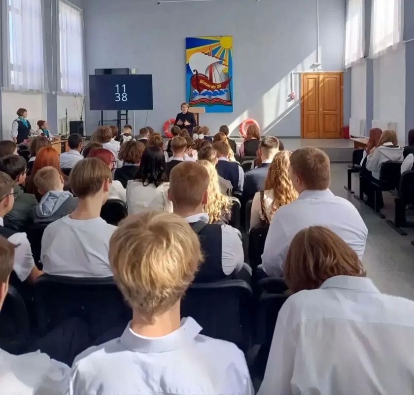 В Кузбассе транспортная полиция провела лекции о безопасности в сети для школьников В Кузбассе транспортная полиция провела лекции о безопасности в сети для школьников