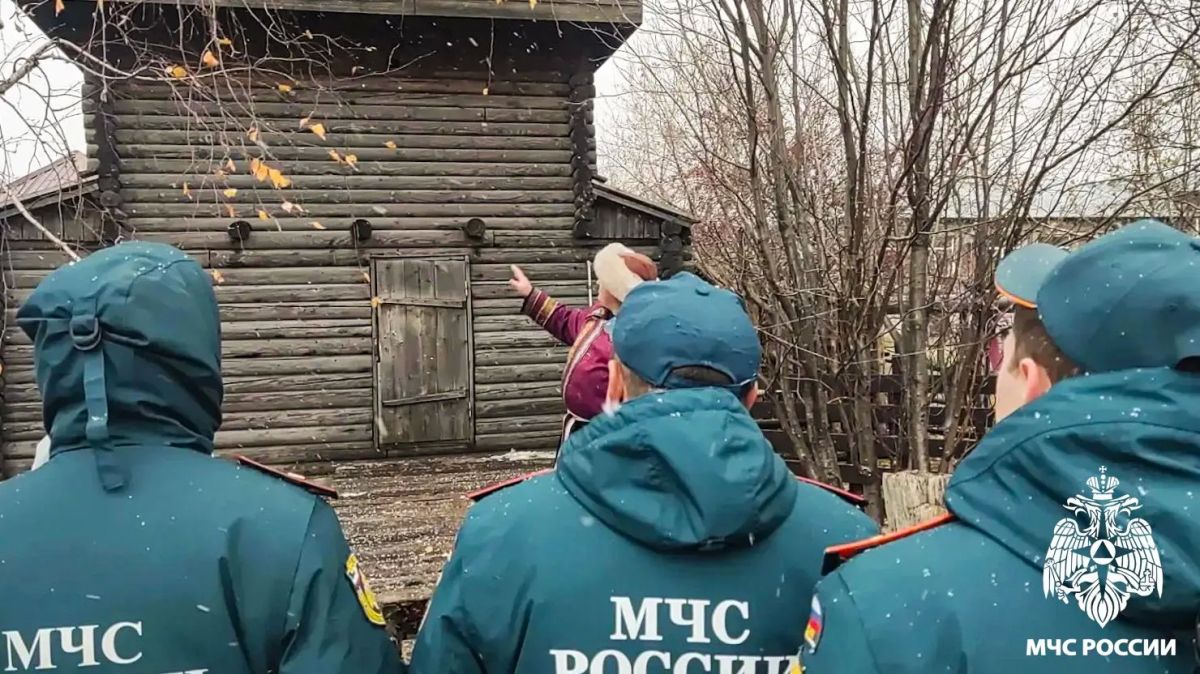 Кузбасские спасатели познакомились с традициями телеутов и освоили стрельбу из лука Кузбасские спасатели познакомились с традициями телеутов и освоили стрельбу из лука