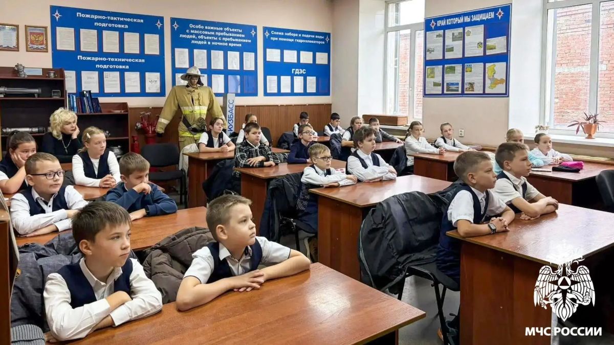 Мой папа — пожарный!. В преддверии Дня отца четвероклассники пришли в пожарную часть, чтобы увидеть, как служит папа их одноклассника Сергея — Валерий Поляков Мой папа — пожарный!. В преддверии Дня отца четвероклассники пришли в пожарную часть, чтобы увидеть, как служит папа их одноклассника Сергея — Валерий Поляков