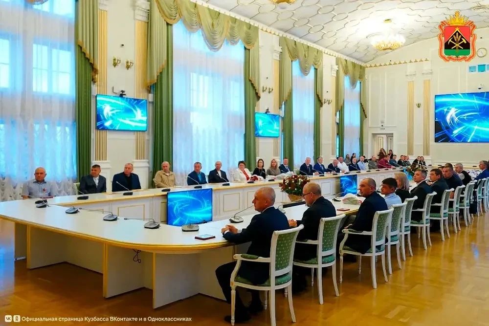 Работники дорожной отрасли Кузбасса отмечены наградами Работники дорожной отрасли Кузбасса отмечены наградами