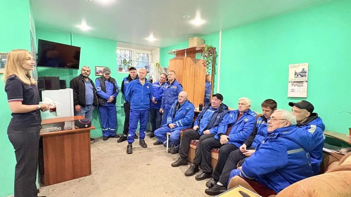 Сотрудники Госавтоинспекции Новокузнецка провели профилактическую встречу с водительским составом скорой медицинской помощи