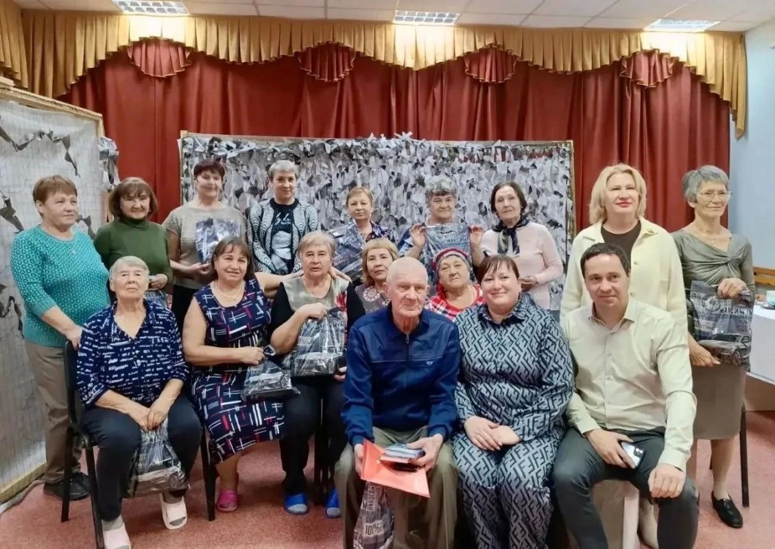 Областные депутаты проводят встречи с представителями волонтерских и общественных организаций, а также оказывают помощь нашим землякам, выполняющим задачи в зоне проведения специальной военной операции Областные депутаты проводят встречи с представителями волонтерских и общественных организаций, а также оказывают помощь нашим землякам, выполняющим задачи в зоне проведения специальной военной операции
