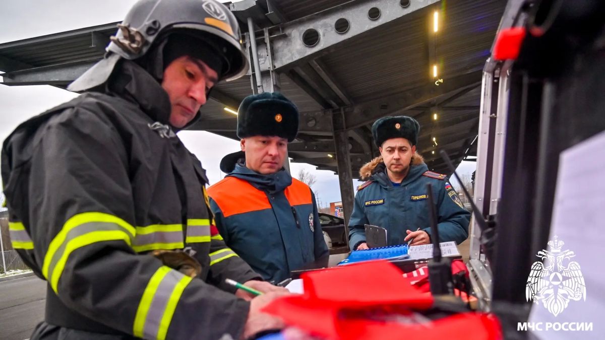 В торгово-складском здании Новокузнецка прошли пожарно-тактические учения В торгово-складском здании Новокузнецка прошли пожарно-тактические учения