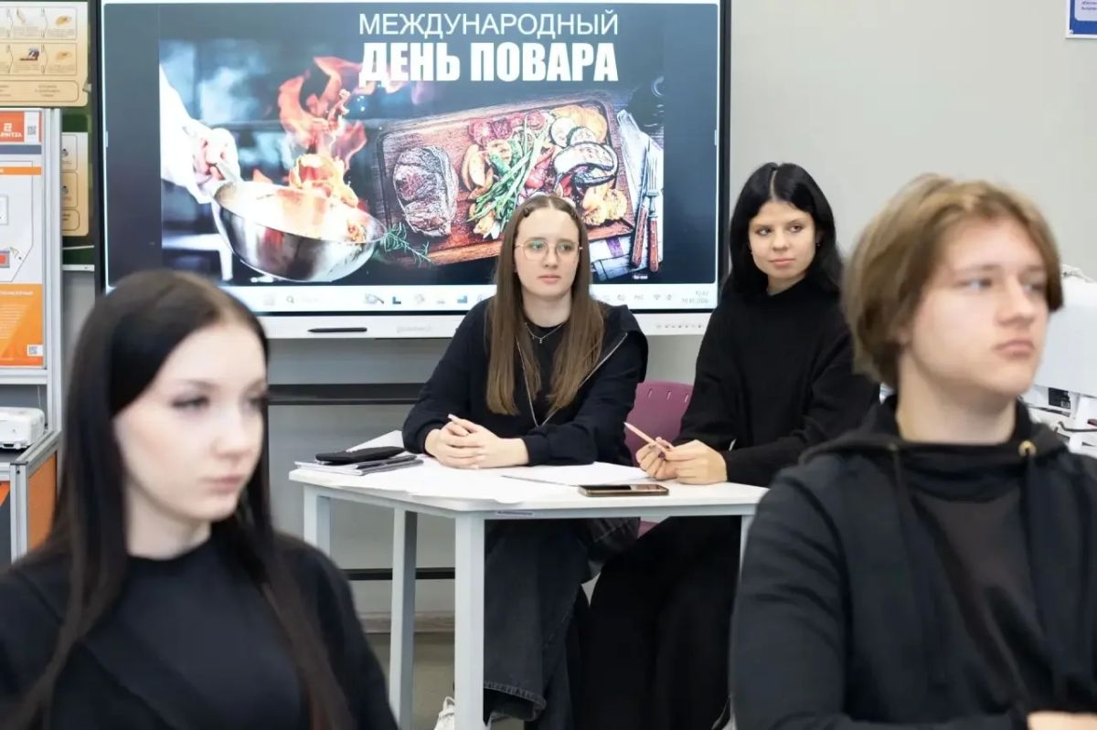Книга рецептов в комиксах и телеутские пельмени: кузбасские студенты отпраздновали День повара Книга рецептов в комиксах и телеутские пельмени: кузбасские студенты отпраздновали День повара