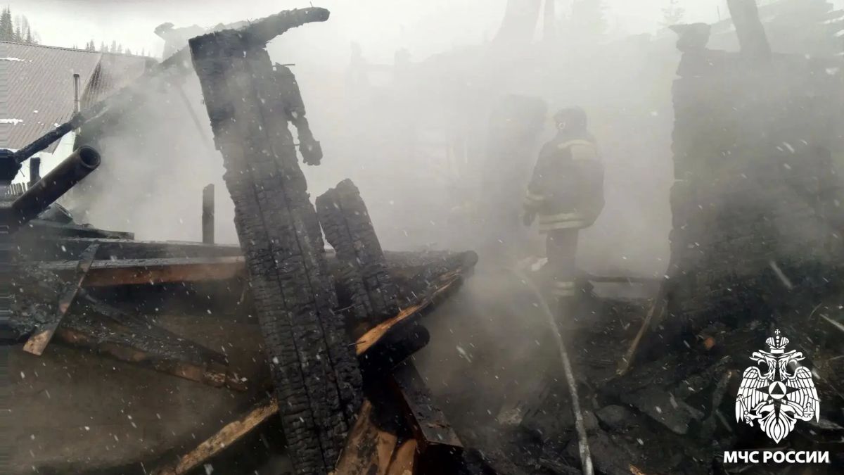 В Таштаголе при пожаре в жилом доме погибли двое детей В Таштаголе при пожаре в жилом доме погибли двое детей