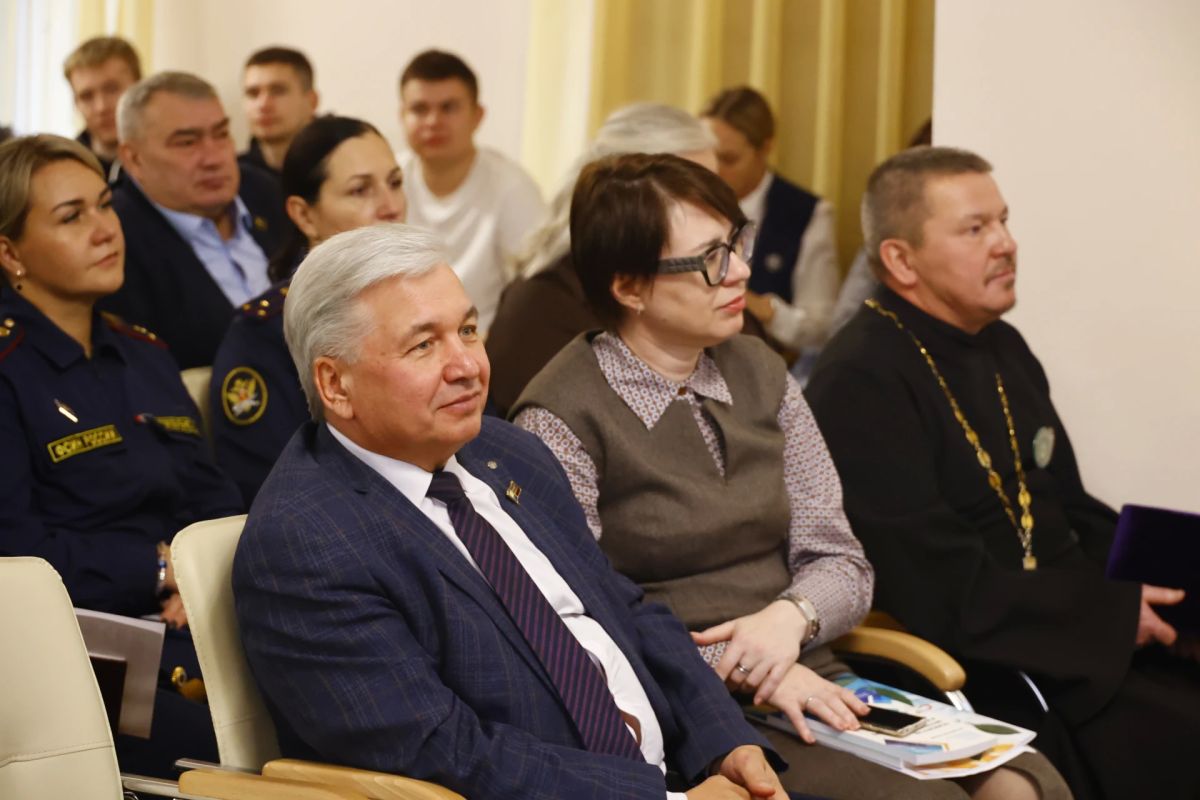 Заместитель председателя Парламента Кузбасса Юрий Скворцов и областные депутаты приняли участие в научно-практическом мероприятии «Психологическая поддержка участников СВО и их семей: от теории к эффективной практике» Заместитель председателя Парламента Кузбасса Юрий Скворцов и областные депутаты приняли участие в научно-практическом мероприятии «Психологическая поддержка участников СВО и их семей: от теории к эффективной практике»