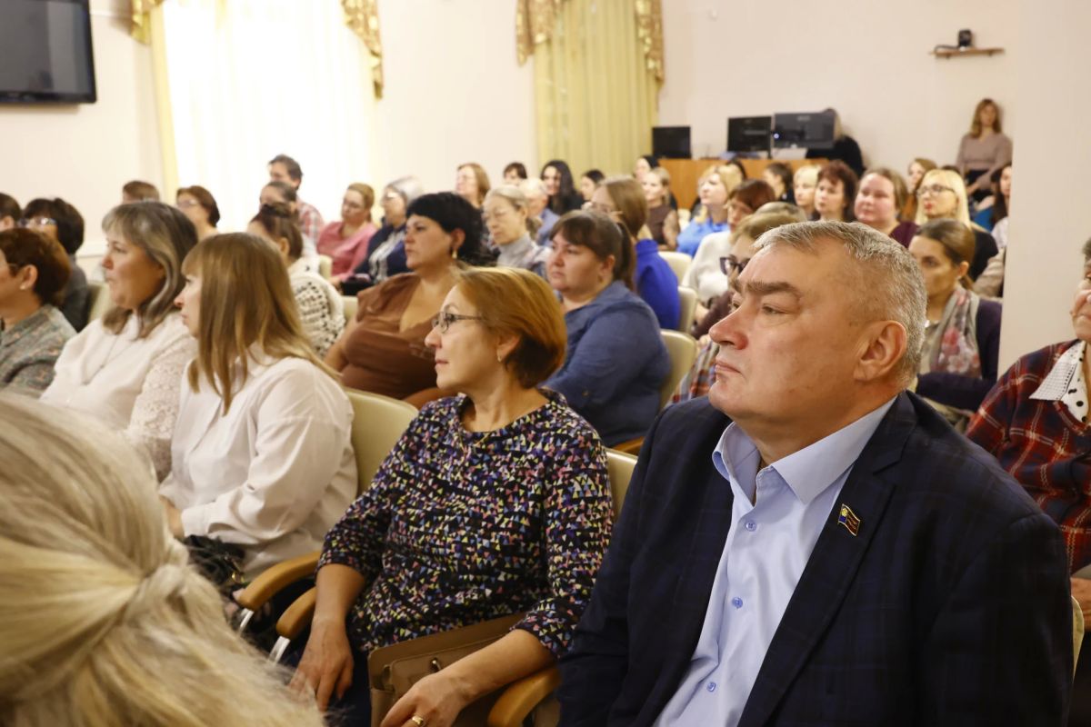 Заместитель председателя Парламента Кузбасса Юрий Скворцов и областные депутаты приняли участие в научно-практическом мероприятии «Психологическая поддержка участников СВО и их семей: от теории к эффективной практике» Заместитель председателя Парламента Кузбасса Юрий Скворцов и областные депутаты приняли участие в научно-практическом мероприятии «Психологическая поддержка участников СВО и их семей: от теории к эффективной практике»