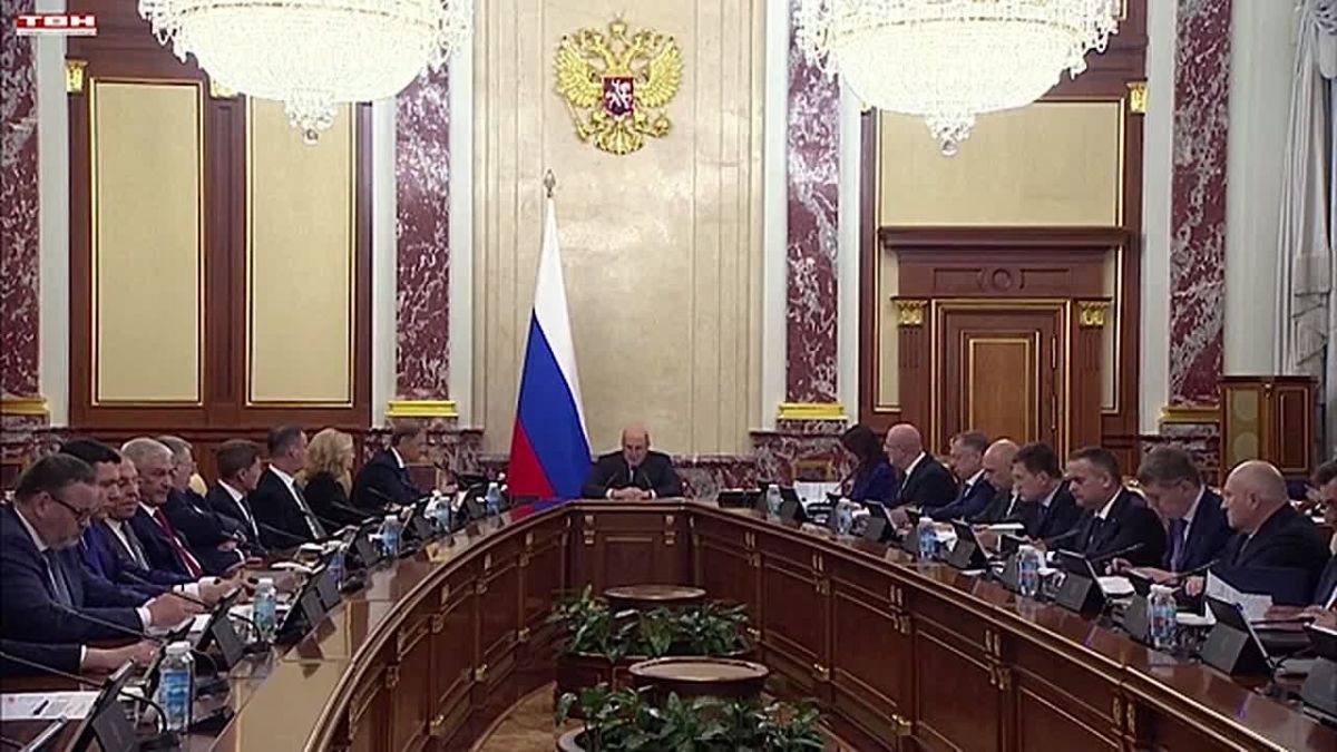Правительство России увеличило срок больничного по уходу за ребёнком