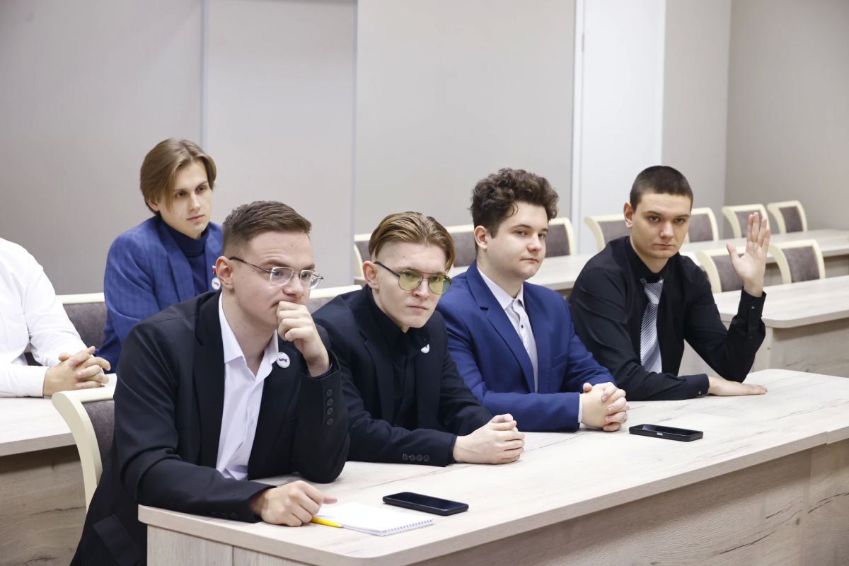 В рамках проекта «Школа молодого политика Кузбасса» состоялся семинар, на котором члены молодежного парламента Кузбасса ознакомились с историей формирования Законодательного Собрания Кемеровской области – Кузбасса, а также... В рамках проекта «Школа молодого политика Кузбасса» состоялся семинар, на котором члены молодежного парламента Кузбасса ознакомились с историей формирования Законодательного Собрания Кемеровской области – Кузбасса, а также...