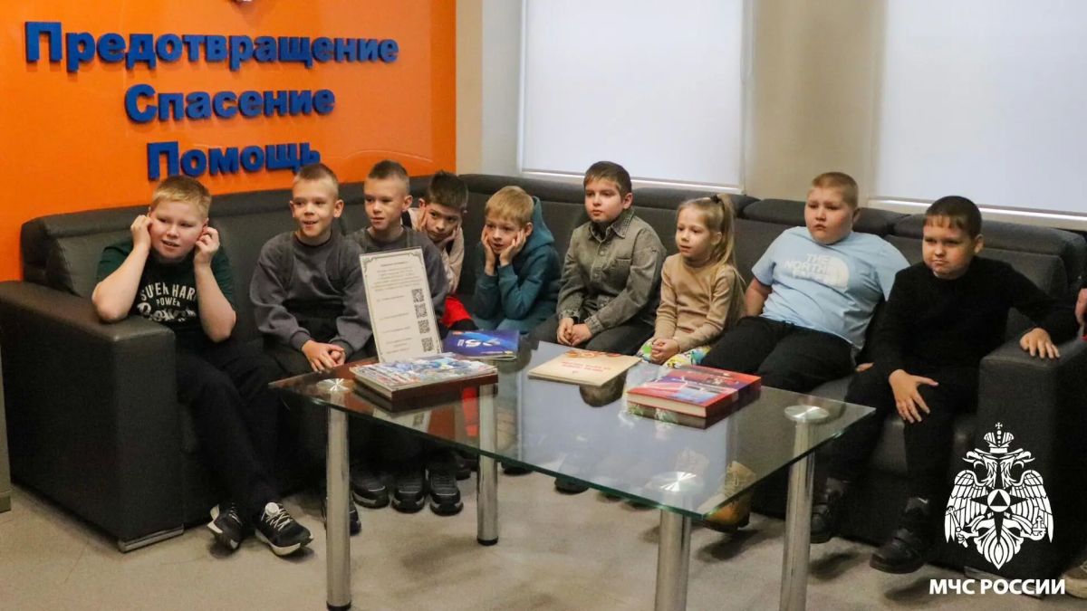 Каникулы с пользой. В рамках городского проекта «Развивающая суббота кемеровского школьника» учащиеся 3 «А» класса школы № 104 вместе с родителями посетили пожарно-спасательную выставку Главного управления Каникулы с пользой. В рамках городского проекта «Развивающая суббота кемеровского школьника» учащиеся 3 «А» класса школы № 104 вместе с родителями посетили пожарно-спасательную выставку Главного управления