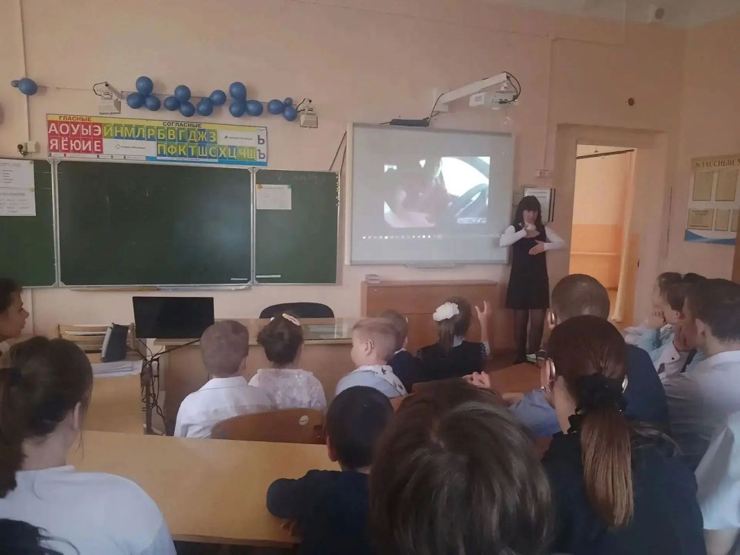 В Анжеро-Судженске перед началом осенних каникул сотрудники Госавтоинспекции посетили школу-интернат № 18 для детей с ограниченными возможностями здоровья