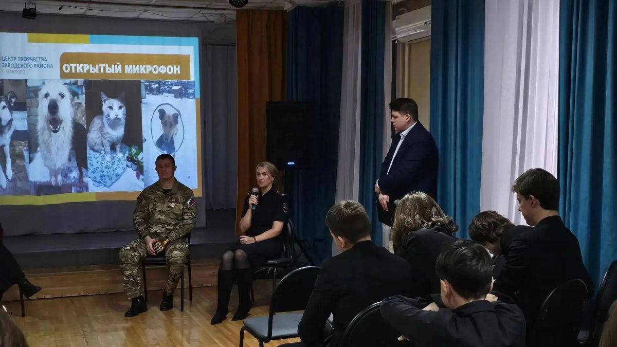 В Кузбассе транспортная полиция приняла участие в мероприятии «Открытый микрофон» В Кузбассе транспортная полиция приняла участие в мероприятии «Открытый микрофон»