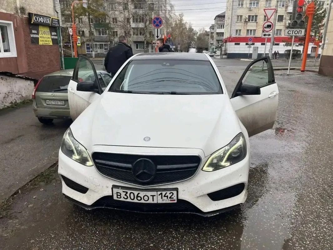 В Ленинск-Кузнецком муниципальном округе сотрудники Госавтоинспекции продолжают профилактическую работу по пресечению нарушений, связанных с нанесением тонировки на стекла автомобиля с нарушением требований закона В Ленинск-Кузнецком муниципальном округе сотрудники Госавтоинспекции продолжают профилактическую работу по пресечению нарушений, связанных с нанесением тонировки на стекла автомобиля с нарушением требований закона