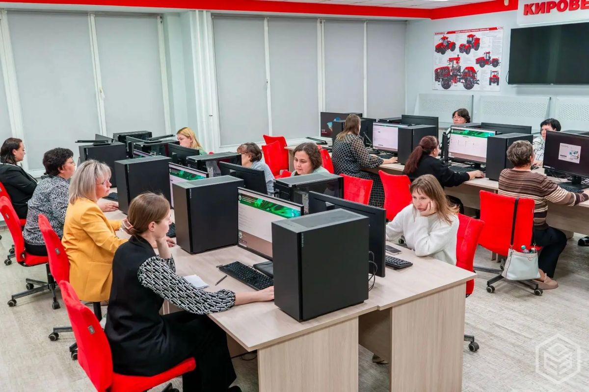 Учителя сельских школ Кузбасса успешно завершили обучение по федеральному проекту «Кадры в АПК» Учителя сельских школ Кузбасса успешно завершили обучение по федеральному проекту «Кадры в АПК»