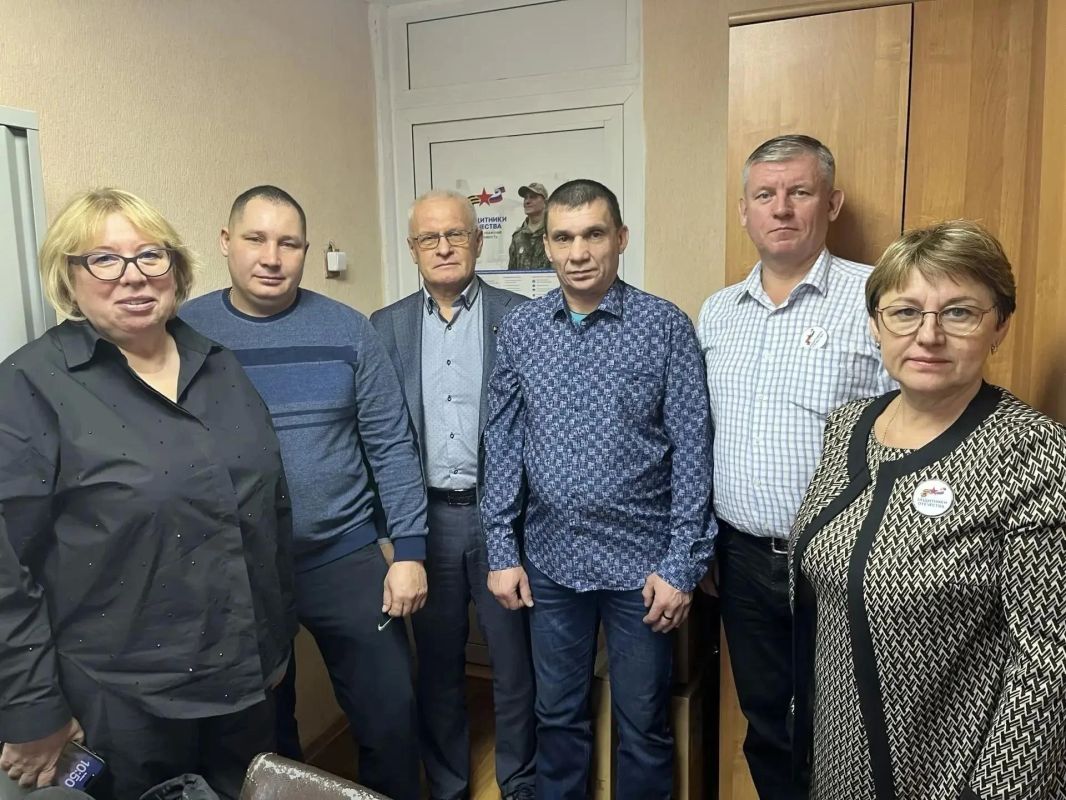 Областные и муниципальные депутаты продолжают работу с обращениями граждан, проводят встречи с представителями волонтерских объединений и общественных организаций, а также оказывают помощь нашим землякам, выполняющим задачи... Областные и муниципальные депутаты продолжают работу с обращениями граждан, проводят встречи с представителями волонтерских объединений и общественных организаций, а также оказывают помощь нашим землякам, выполняющим задачи...